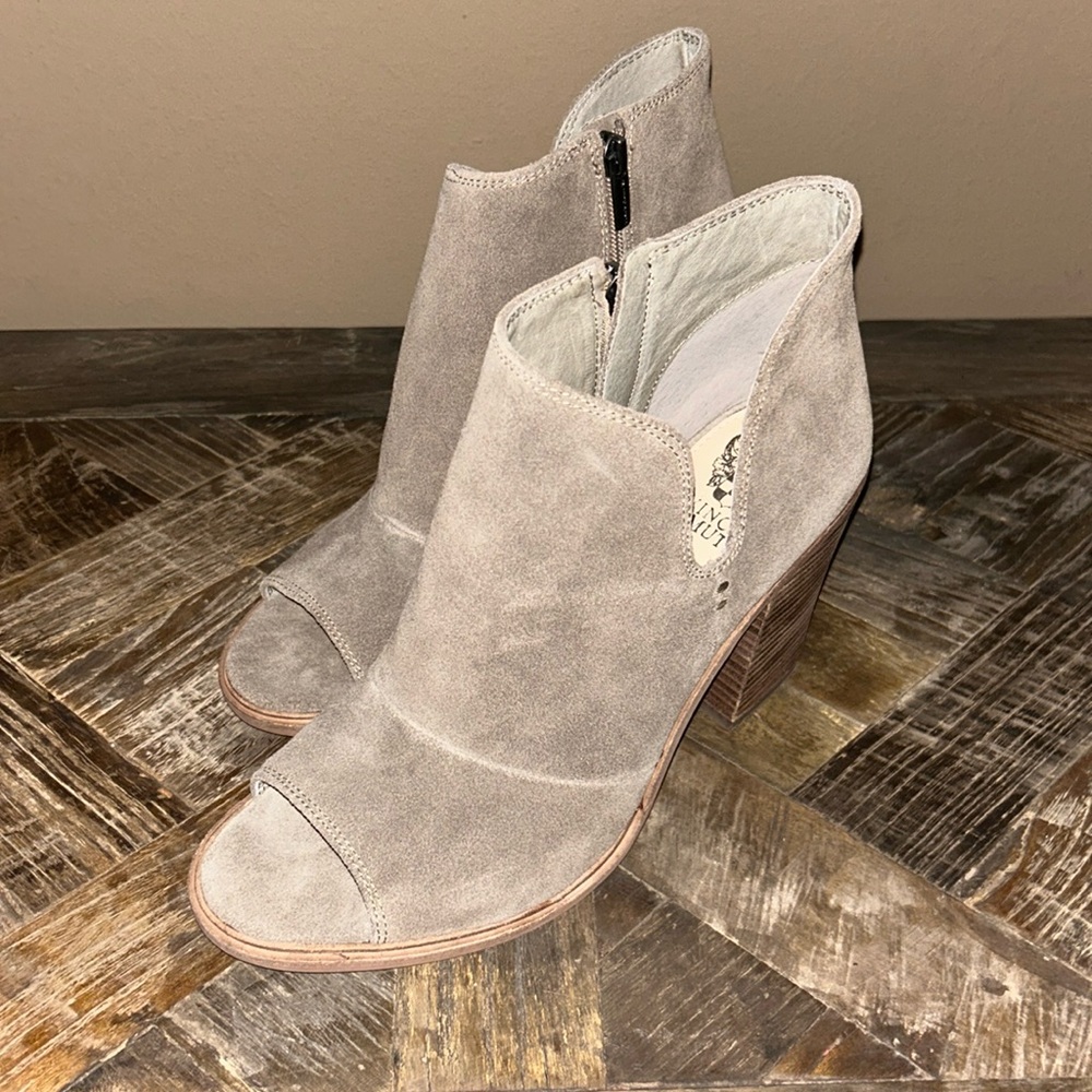 Vince Camuto Kathleen Peep Toe Bootie. Sz 10